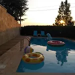 With Private Pool דירה Kiáton