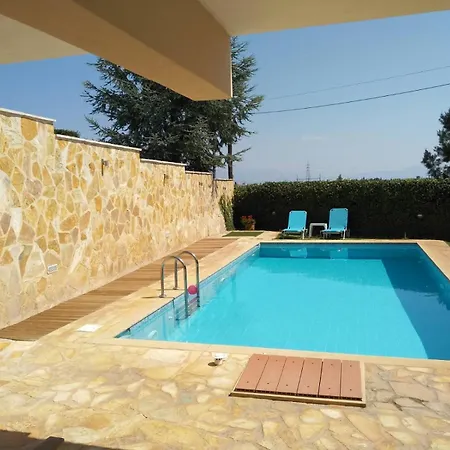 With Private Pool Kiaton