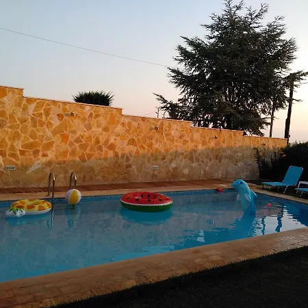 With Private Pool Kiaton