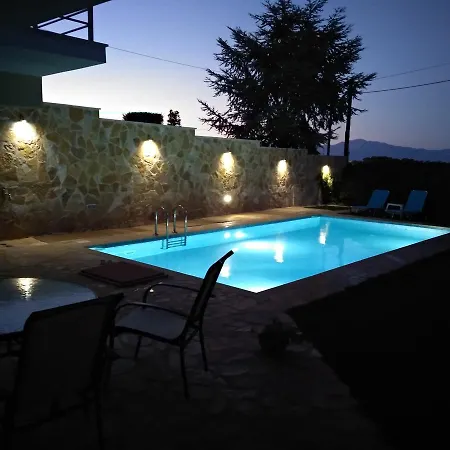 With Private Pool Kiáton