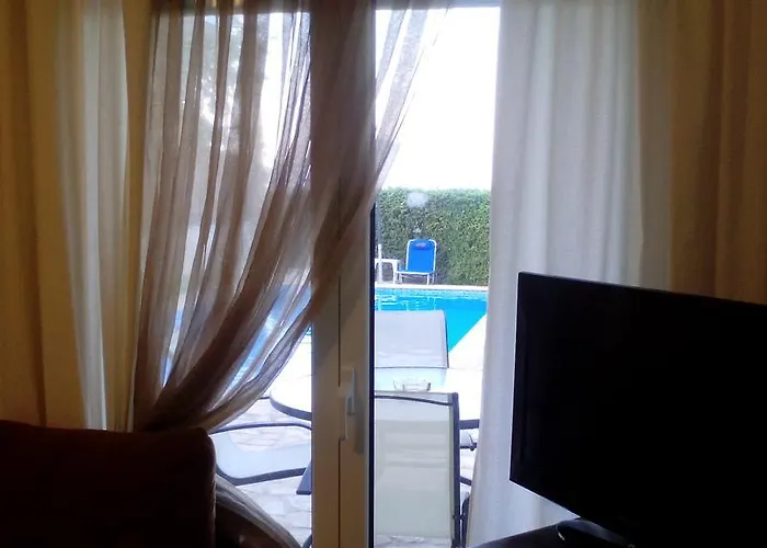 Apartament With Private Pool Kiáton